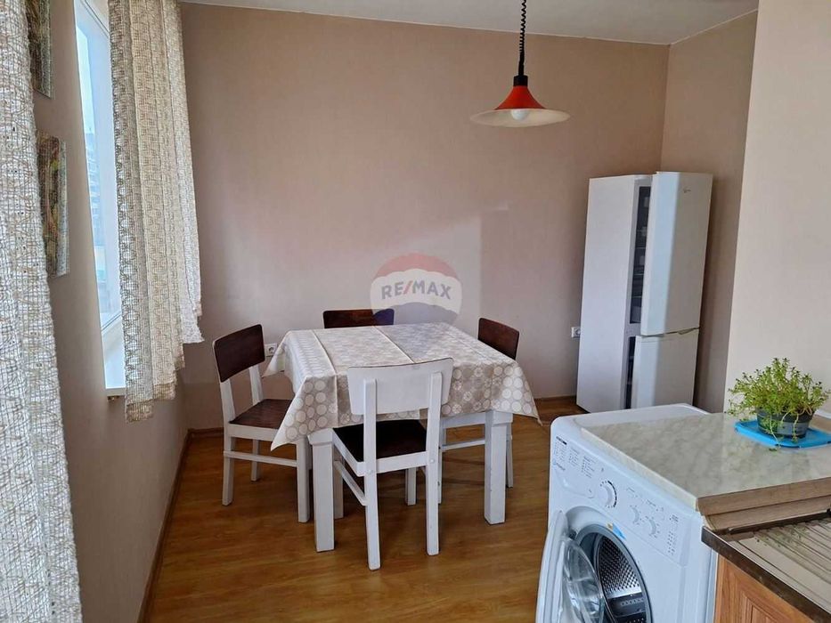 Дава се под наем Четиристаен апартамент в Варна, Център - 98 кв.м за 508.47 € - Снимка #1