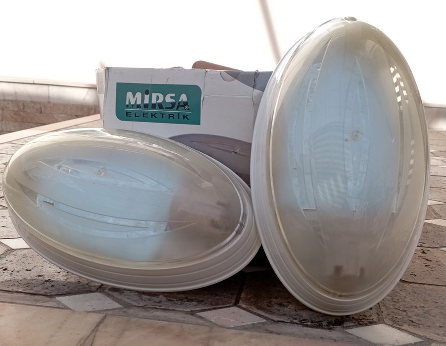 Продаётся потолочный светильник