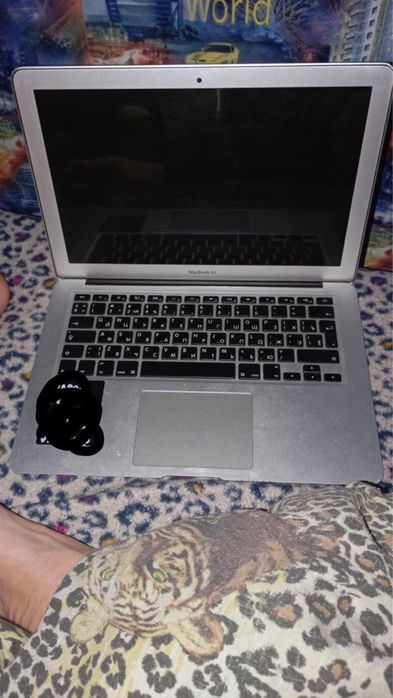 Продам мак бук  2017