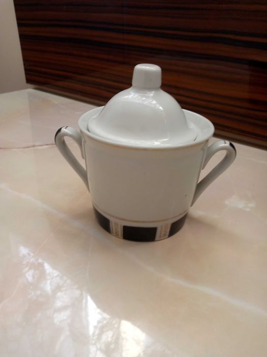 Сахарница, поднос и старая посуда за все 20 тыс сумов