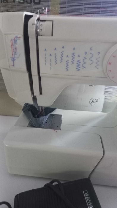 Masina de cusut VICTORIA model 7950 Superautomatic