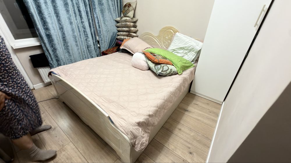 Кровать двухспальняя с матрасом