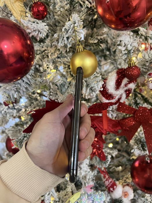 Продам IPhone 11 pro 256гб идеал