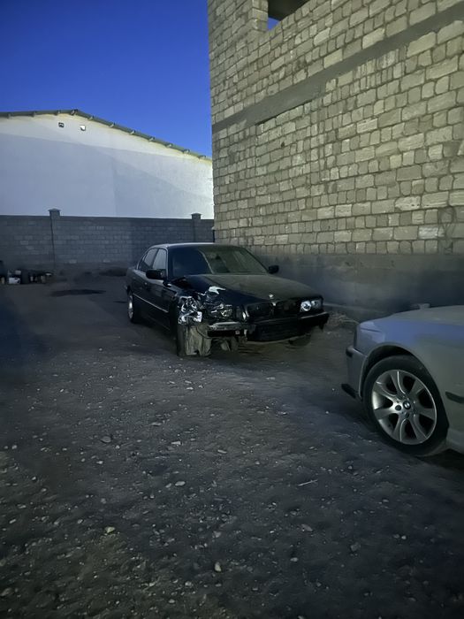 В продаже BMW 728 E38