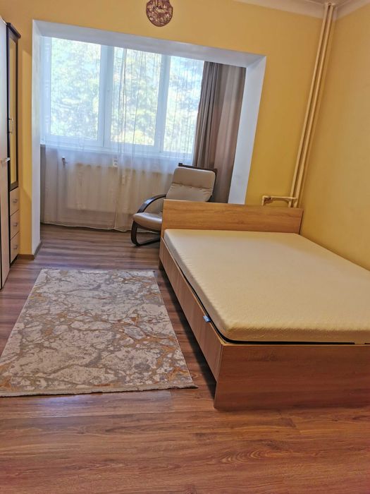 Închiriez garsoniera