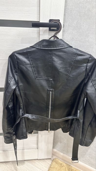 Продам эко кожаную куртку