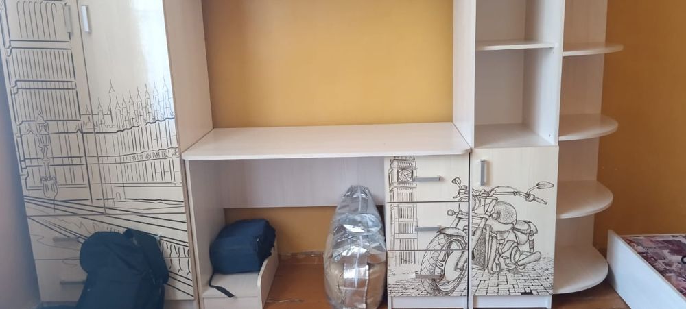 Стенка и 2 кроватки