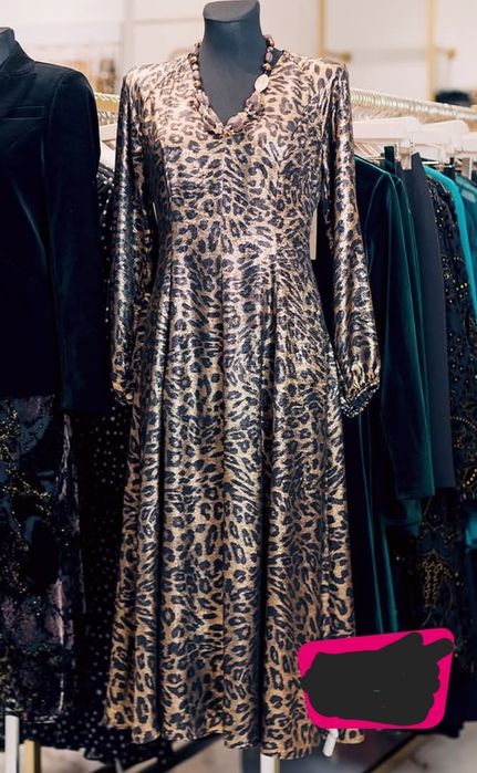 Vând rochie animal print nouă cu eticheta Caramel marime 42