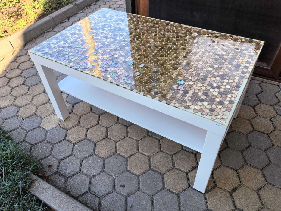 маса със стотинки и екоксидна смола IKEA