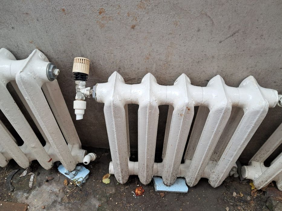 Calorifere de fonta 25 lei elementul