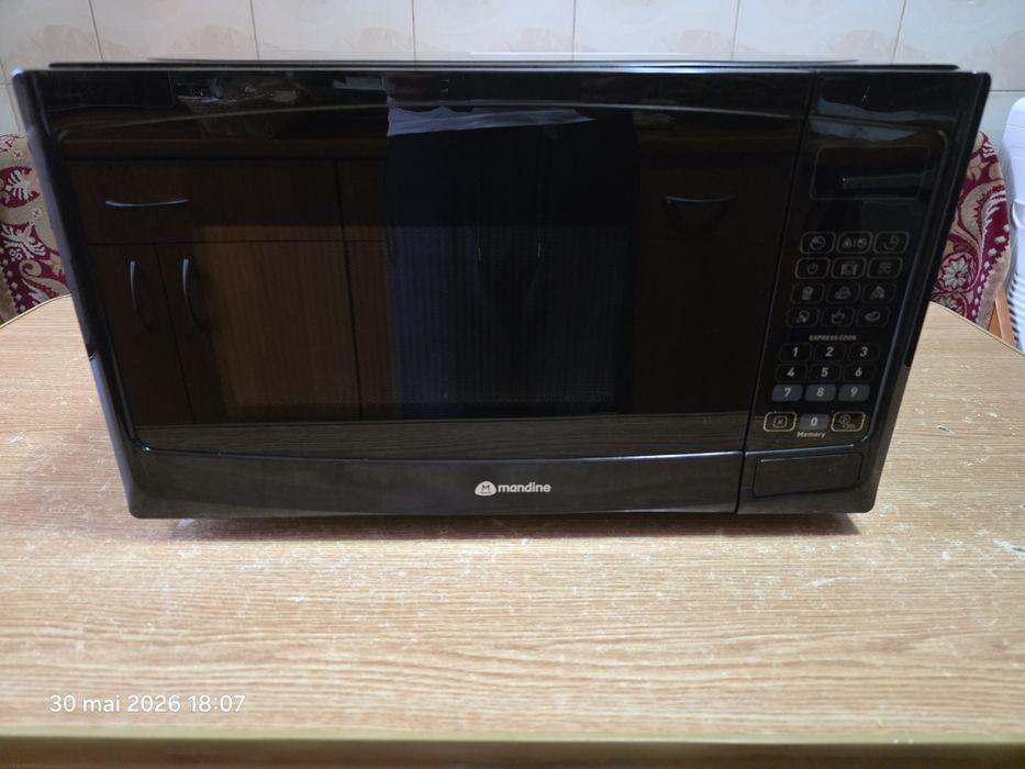Cuptor cu microunde Mandine 20 l