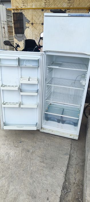 Продам холодильник, не включается.