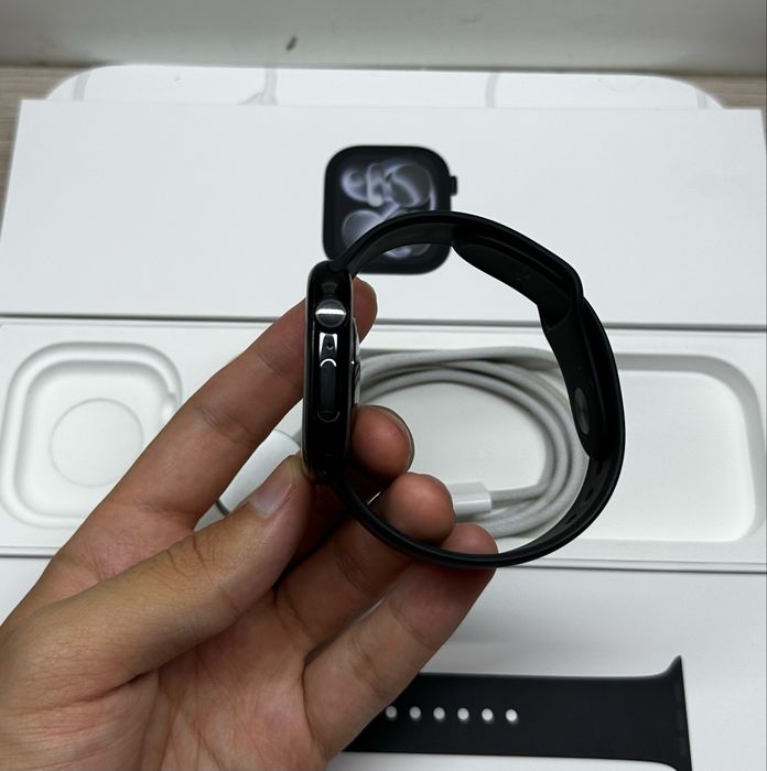 Apple Watch 11 46mm 100% Jet Black