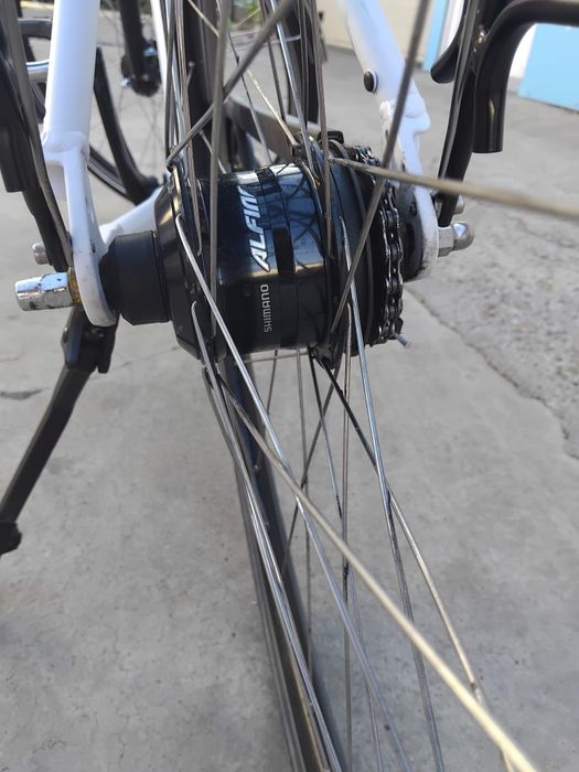 Vând bicicleta din aluminiu pentru bărbați
