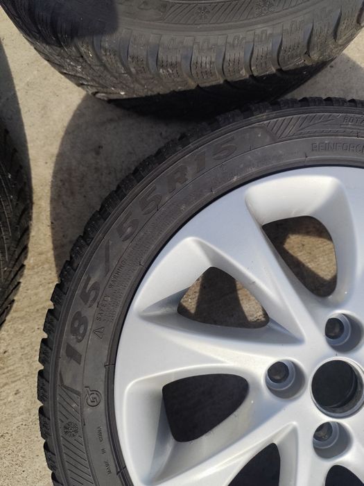 Jante aluminiu 4 X100 pe 15. Cu anvelope M+S . 185/55R15.