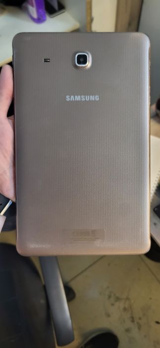 На запчасти Samsung T561 tab E