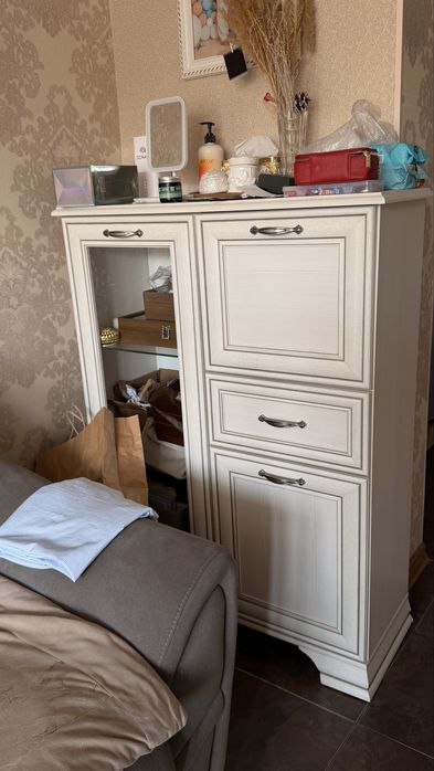 Сервант с баром, очень функциональный!