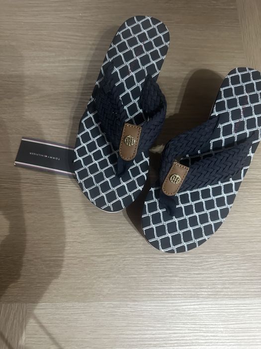 Vand papuci tommy hilfiger noi