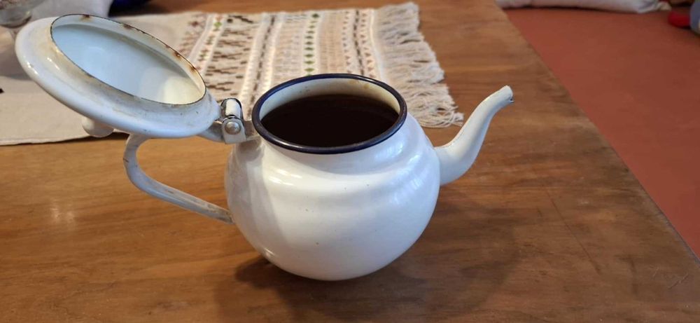 Малък емайлиран чайник