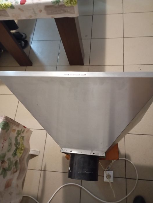 Hota bucătărie în conditi foarte bune