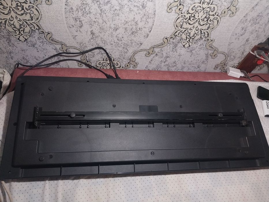 Синтезатор Tesler KB-6180