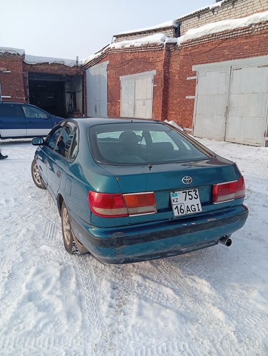 Тойота Карина е.