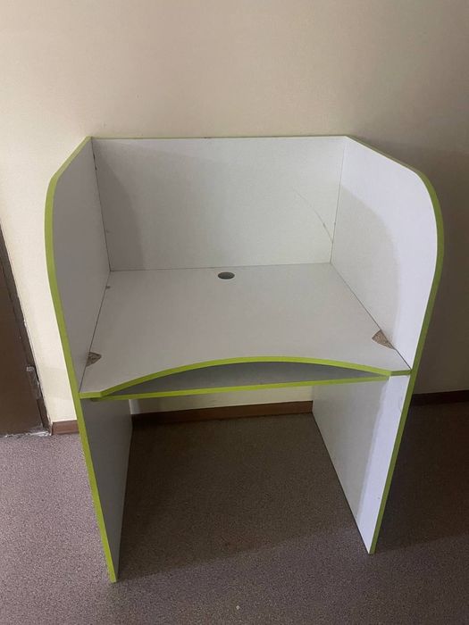 3 Столы для офиса ,плохое состояние