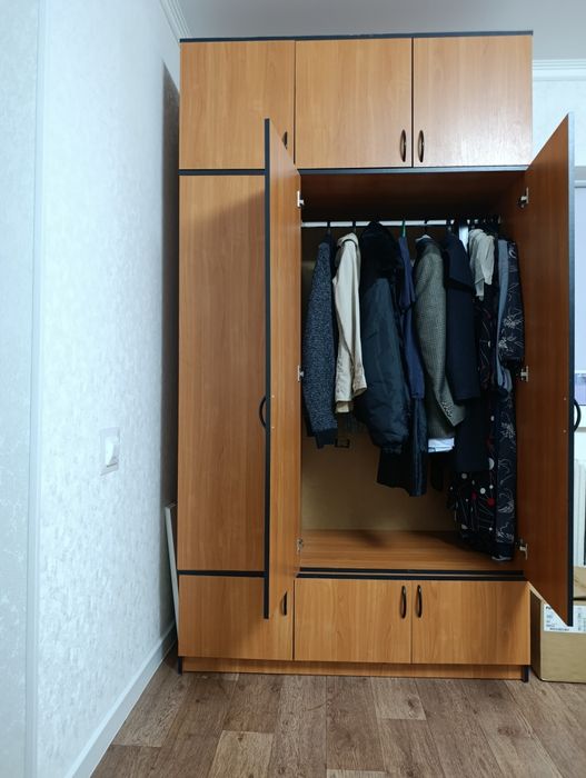 Продам шкаф трехдверный