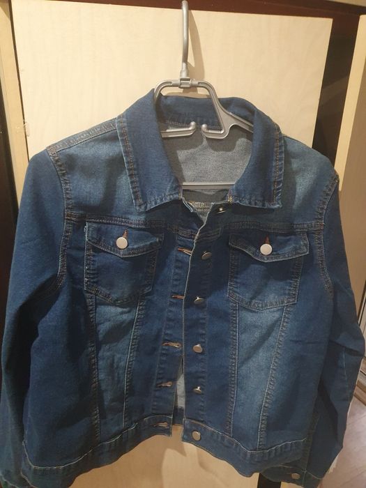 Продавам ново дамско дънково яке