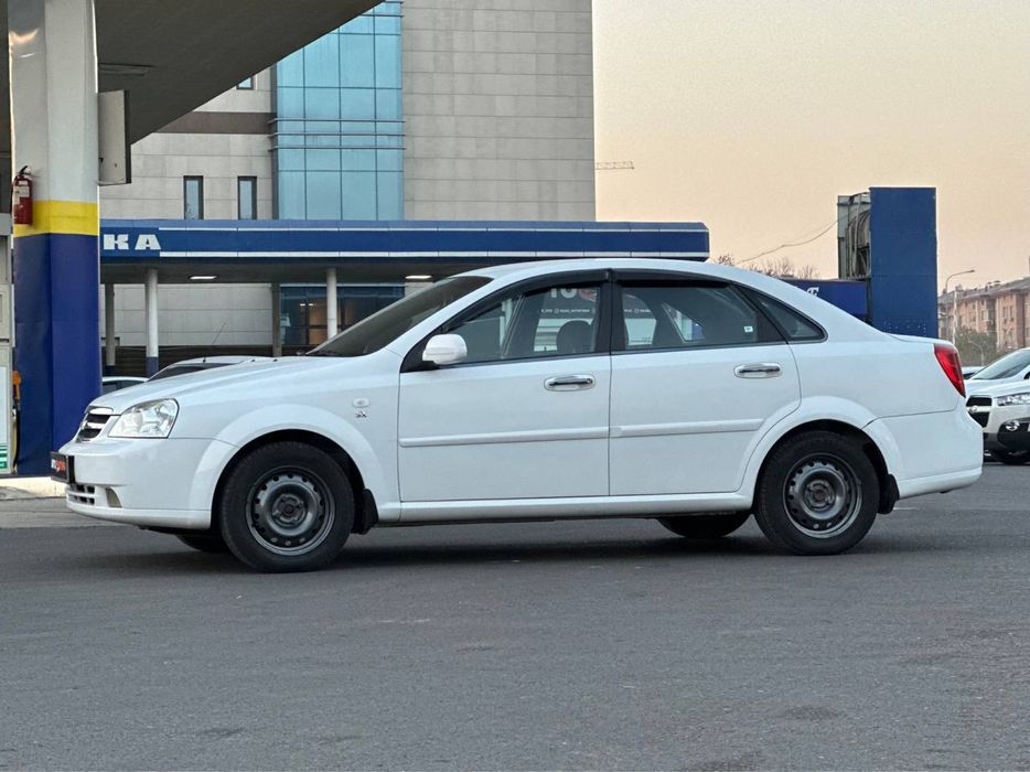 Продаётся Chevrolet Lasetti (MT) 1.8L 2010 года 1 позиция