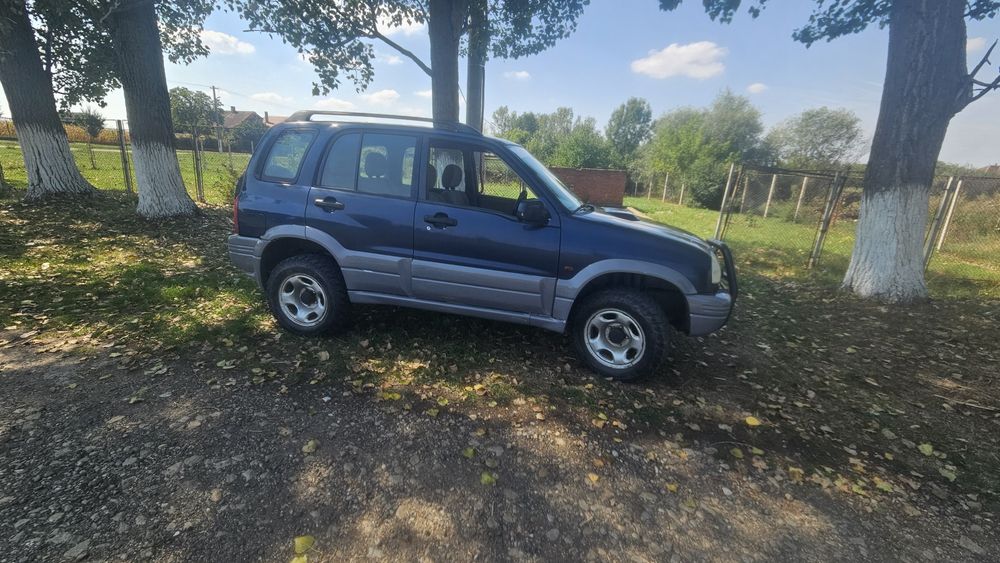 Vând suzuk grand vitara