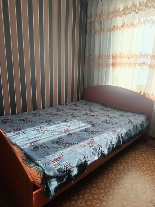 Кровать двуспалка с матрасом