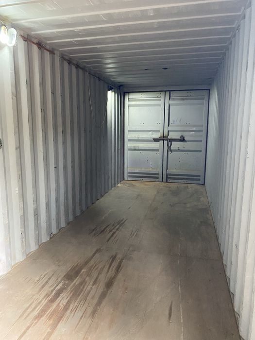 Контейнеры под склад.