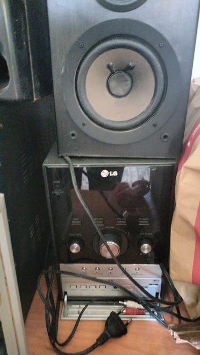 Продам музыкальный центр LG