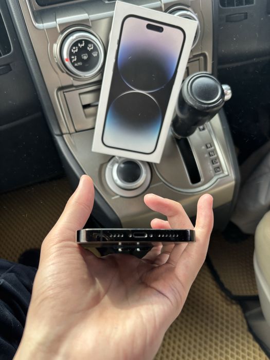 Продам айфон 14 про макс