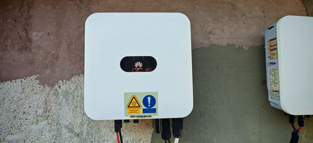 Se vând 2 INVERTOARE 3 KW Huawei