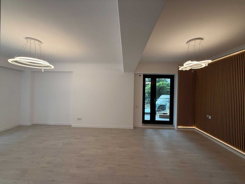 Spatiu Comercial Premium de Inchiriat | NOVUM SPLAIUL INDEPENDENȚEI | 74,1 MP + 31,8 MP TERASĂ | PARCARE