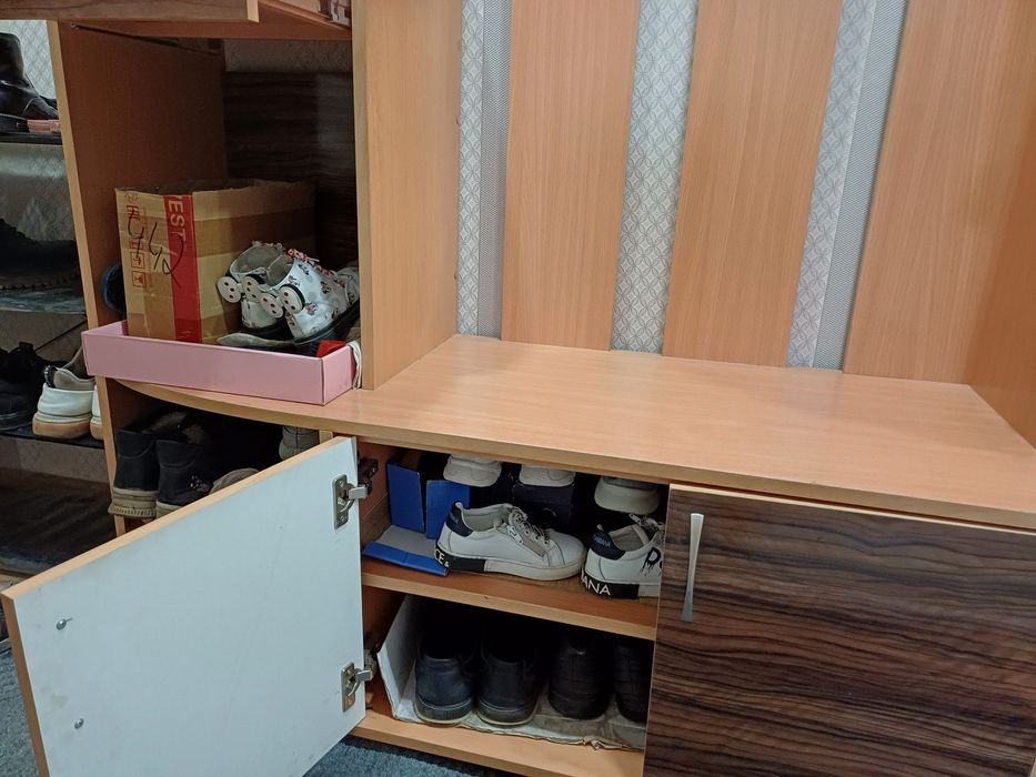 Продам прихожку .