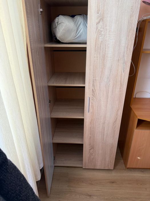 Двукрилен гардероб