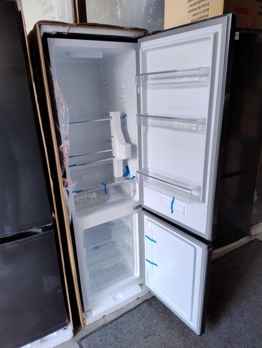 *Ново* Тъмно сив Комбиниран Хладилник с фризер CHIQ 176 см