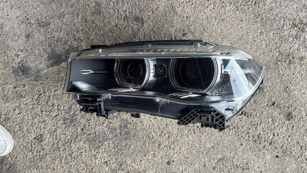 Far stanga dreapta BMW X5 F15 3.0 D N57D30A si alte piese