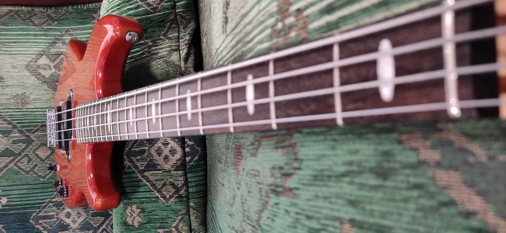 Бас китара YAMAHA BB 1024