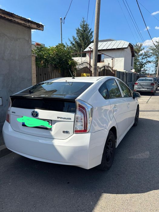 Inchiriez toyota prius 3 gpl 2014 uber bolt automata hibrid
