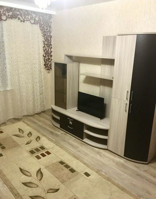 4000 тенге три часа. 1-но комнатная. Центр