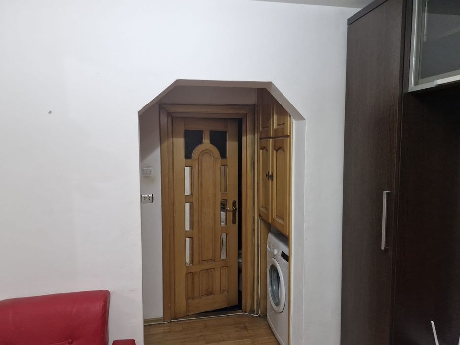 Închiriez apartament cu 2 camere, decomandat ,utilat zona centru