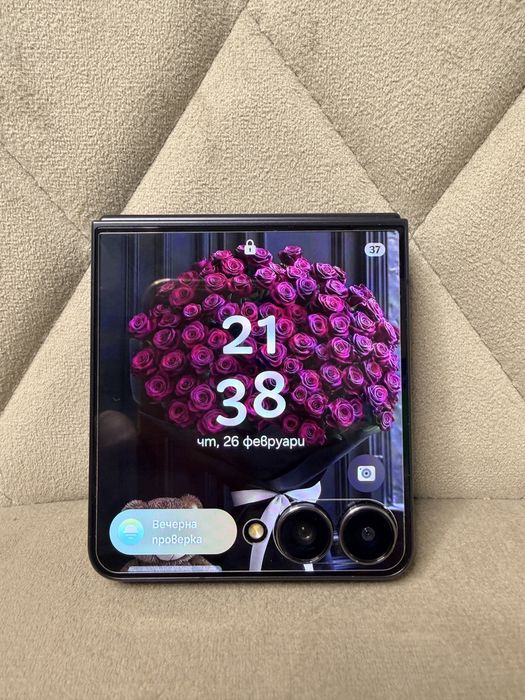 КАТО НОВ ! Samsung Galaxy Z Flip 7 ! Jet black