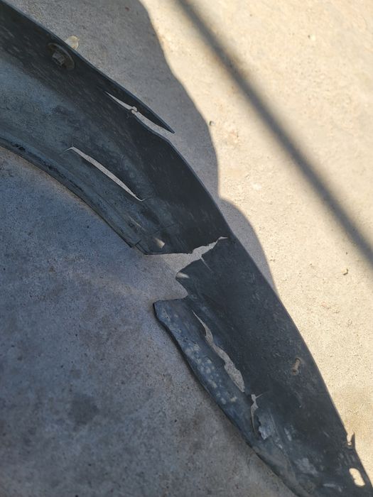 Молдинги, воздуховод и подкрылки BMW e34