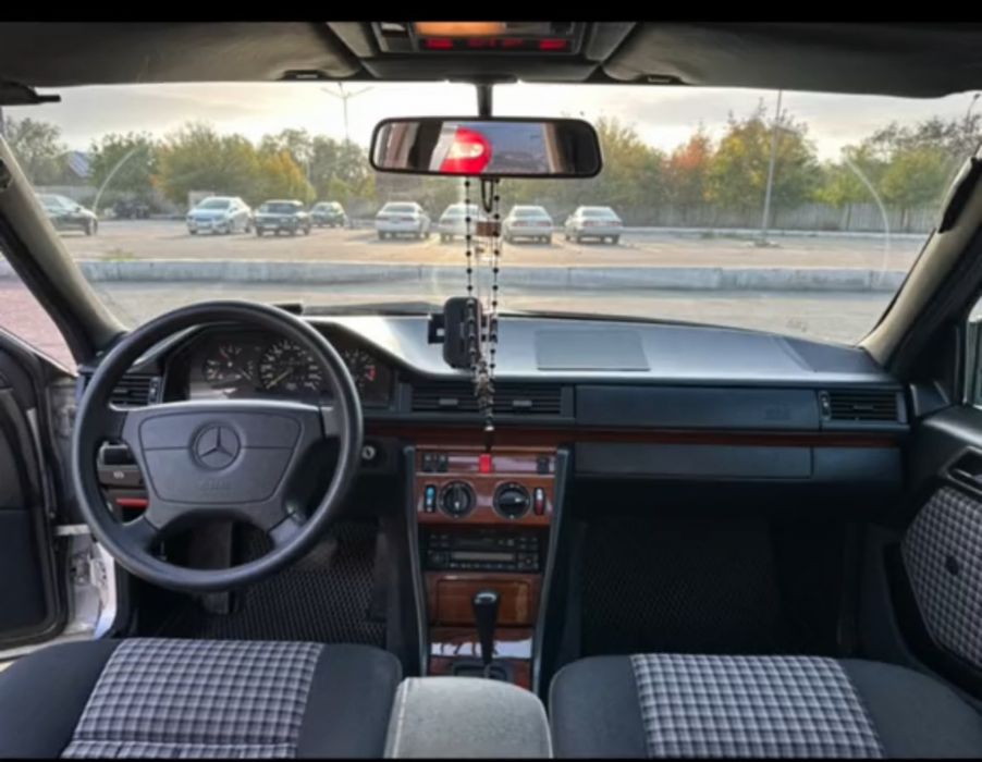 Продам автомобиль мерседес w124