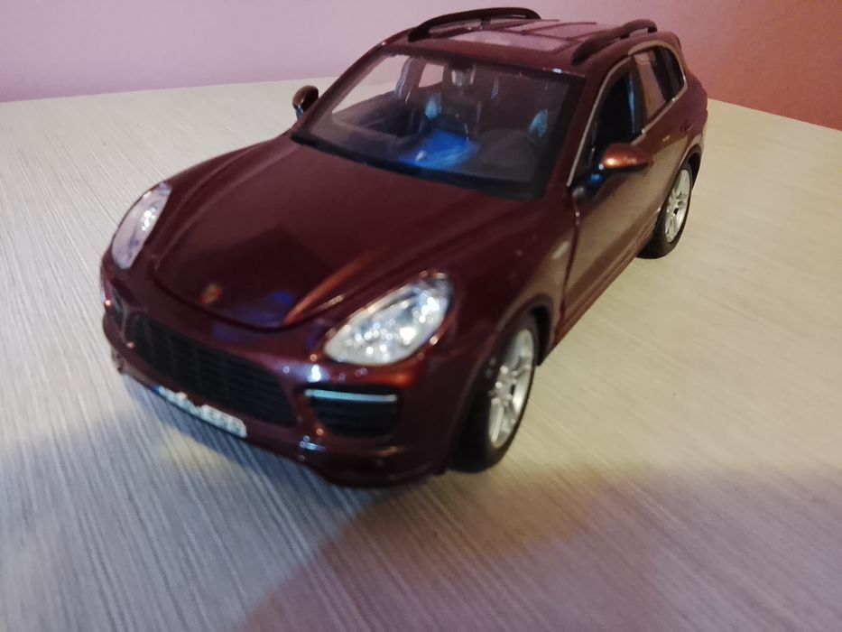 Колички Bburago 1/24