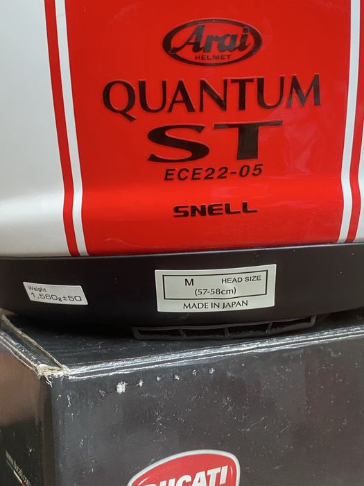 Шлем Ducati, перчатки